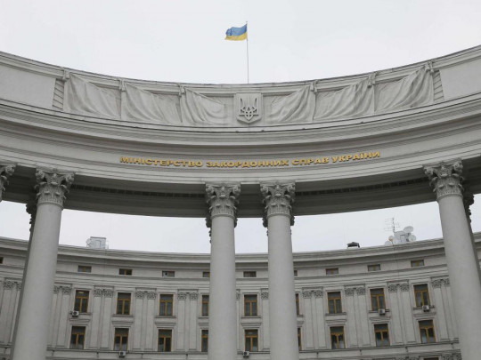Для украинцев за границей запустили систему «Друг»: как она работает