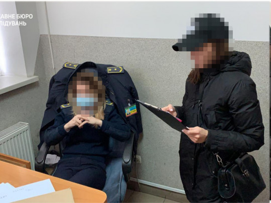 По тысяче гривен за евробляху: на Галицкой таможне раскрыли схему вымогательства взяток