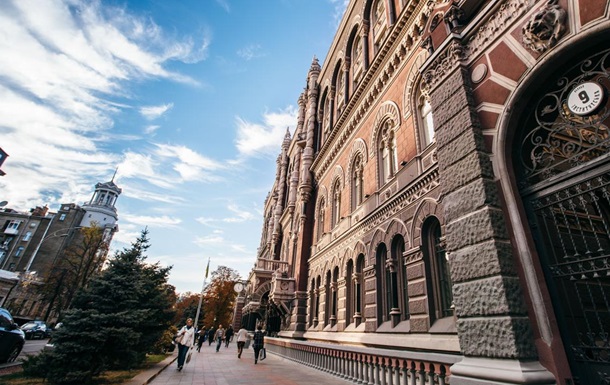НБУ укрепил гривну накануне Пасхи