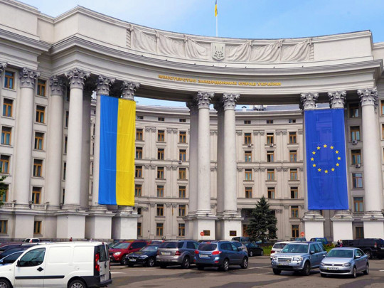 Потреби евакуювати українських дипломатів з території Росії поки немає, — МЗС