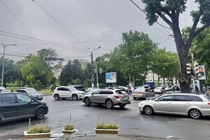 В одном из районов Одессы отключили свет: город застрял в пробках