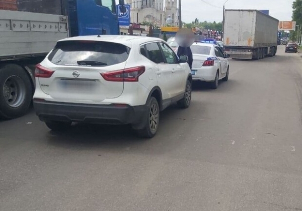 Шла по пешеходному переходу: на поселке Котовского автомобиль сбил женщину