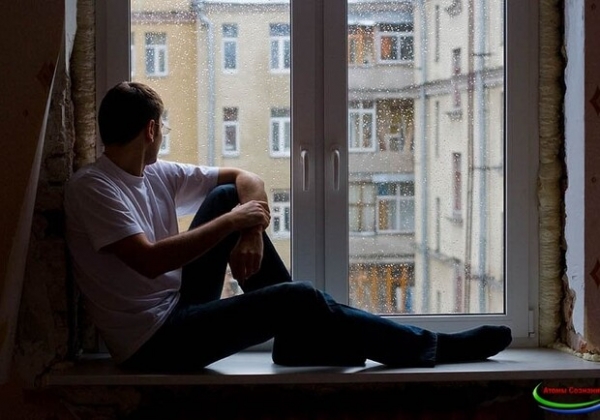 Жуткий день: в Одессе мужчина выпрыгнул из окна, еще один суицид пока не подтвердили