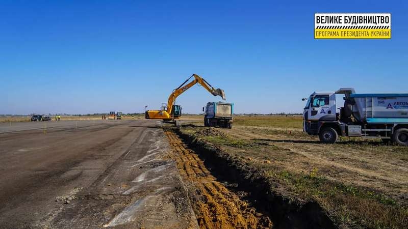 «Велике будівництво» Зеленського розширить і продовжить летовище в аеропорту Херсона