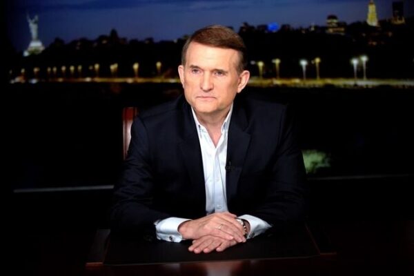 Медведчук: В Украине никто не поверит, что Зеленский управляет государством сам. Всем понятно, что он исполняет команды внешнего управления
Медведчук: В Украине никто не поверит, что Зеленский управляет государством сам. Всем понятно, что он исполняет команды внешнего управления