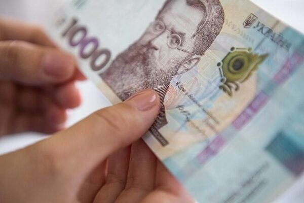 Перед Новым годом депозиты и счета украинцев выросли на рекордную за 8 лет сумму: эксперт объяснил причину
Перед Новым годом депозиты и счета украинцев выросли на рекордную за 8 лет сумму: эксперт объяснил причину