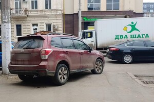 Недоучились: свежая фотоподборка плохой парковки в Одессе
