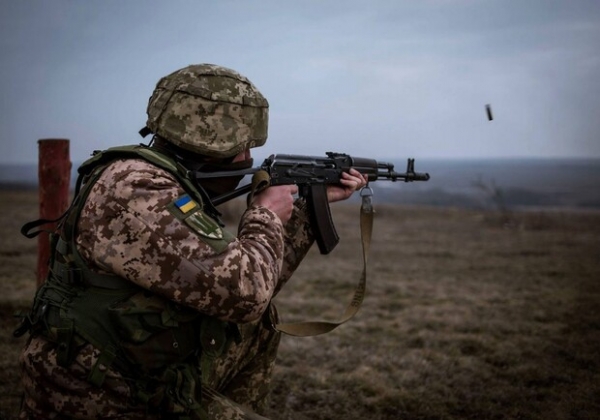 С 1 марта военным в Украине поднимут зарплату на 30%