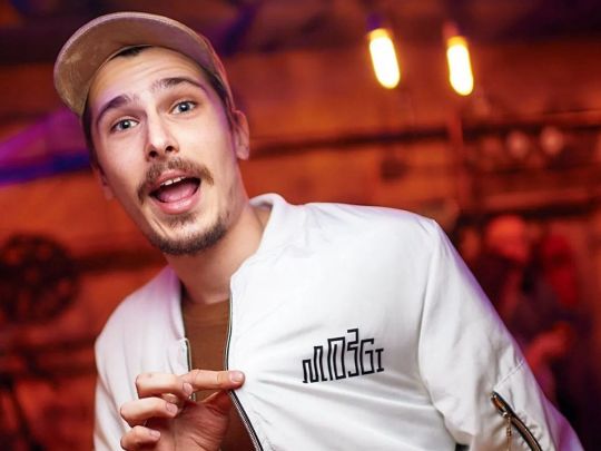 «Прям Eminem згадався»: блондин Позитив вразив мережу новим образом