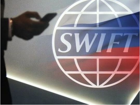 Євросоюз почав відключення від SWIFT російських банків: кого покарають насамперед
