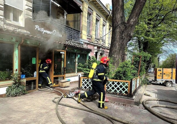 На Дерибасовской загорелся ресторан