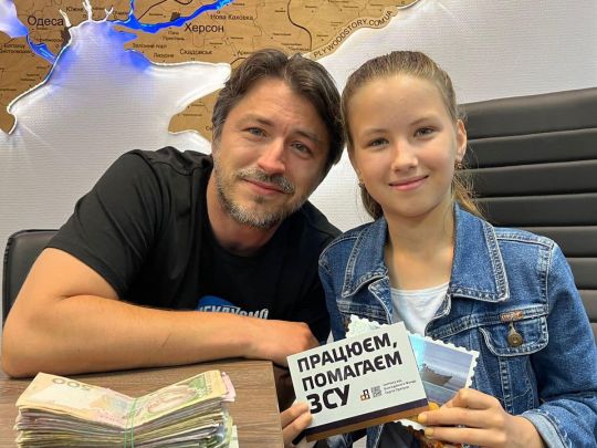 «Просто грала у шашки»: десятирічна киянка зібрала 21 тисячу грн для ЗСУ