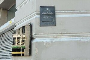 После недавней реставрации: в центре Одессы разрушается старинное здание (фотофакт)