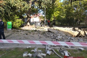 В Одессе на заправке произошел взрыв: под завалами ищут человека