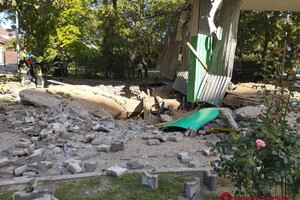 В Одессе на заправке произошел взрыв: под завалами ищут человека