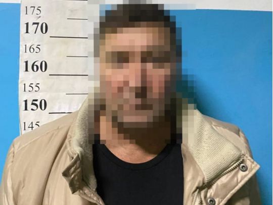 Вдарив кухонним ножем у груди: у Києві чоловік вбив дружину та намагався видати все за самогубство (відео)