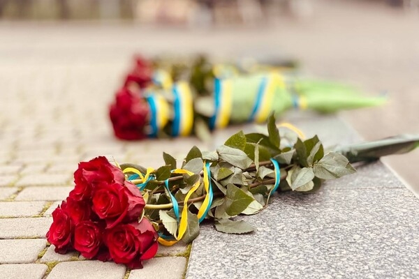 Цепь несокрушимых и возложение цветов: как в Одессе отмечают День Соборности Украины