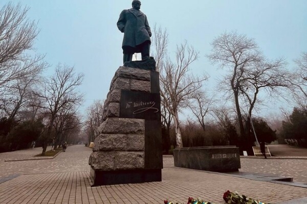 Цепь несокрушимых и возложение цветов: как в Одессе отмечают День Соборности Украины