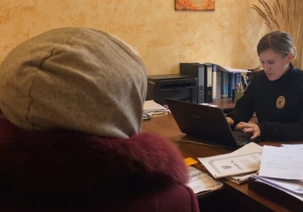 В Одессе задержали бездомную, которая родила и бросила младенца в заброшке на "Двух Столбах" В Одессе задержали бездомную, которая родила и бросила младенца в заброшке на "Двух Столбах"