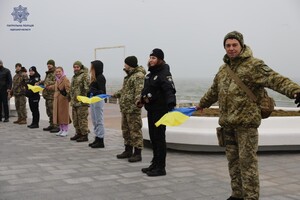 Цепь несокрушимых и возложение цветов: как в Одессе отмечают День Соборности Украины