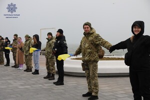 Цепь несокрушимых и возложение цветов: как в Одессе отмечают День Соборности Украины