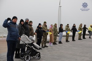 Цепь несокрушимых и возложение цветов: как в Одессе отмечают День Соборности Украины