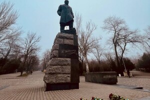 Цепь несокрушимых и возложение цветов: как в Одессе отмечают День Соборности Украины