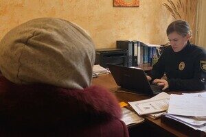 В Одессе задержали бездомную, которая родила и бросила младенца в заброшке на "Двух Столбах" В Одессе задержали бездомную, которая родила и бросила младенца в заброшке на "Двух Столбах"