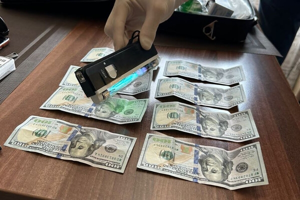 В Одесской области задержали полицейского, который требовал деньги за ввоз продуктов
