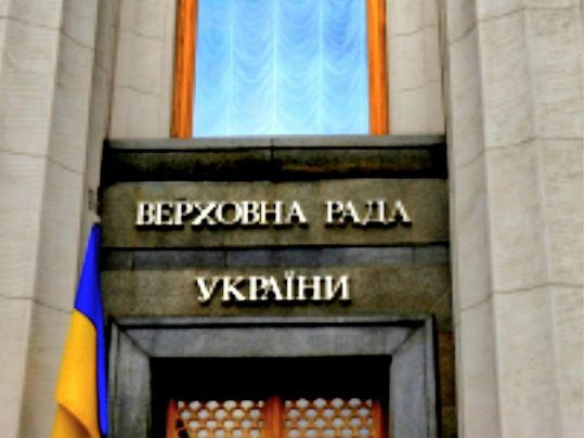Майже мільйон гривень на барабани замість ремонту укриттів: нардеп про рішення голови Дніпровської райадміністрації столиці