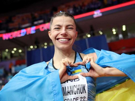 Має право, «бо вже доросла»: Бех-Романчук у день народження знялася без білизни в сукні з глибоким декольте