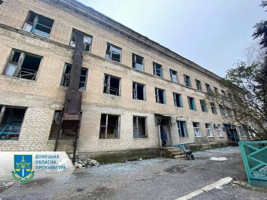 Двоє загиблих, вісім поранених: у&nbsp;мережі показали наслідки нічного обстрілу лікарні та&nbsp;шахти у&nbsp;Селидовому (фото, відео)