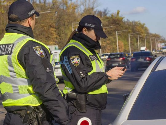 Не обшук, а поверхова перевірка: поліція назвала три причини для зупинки та огляду патрульними автомобілями в умовах війни