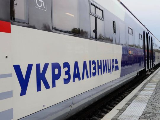 Розважилися на 100 тисяч гривень: двоє підлітків рознесли вагон електрички на Сумщині