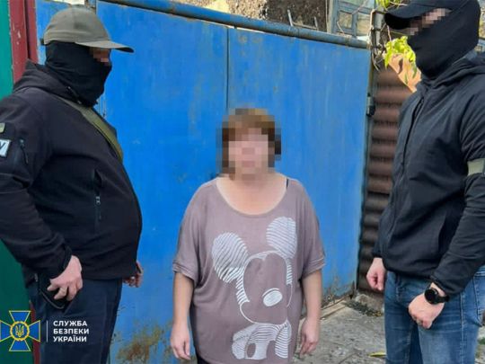 &laquo;Зливала&raquo; ворогу інформацію про позиції ЗСУ під Бахмутом: правоохоронці затримала російську інформаторку