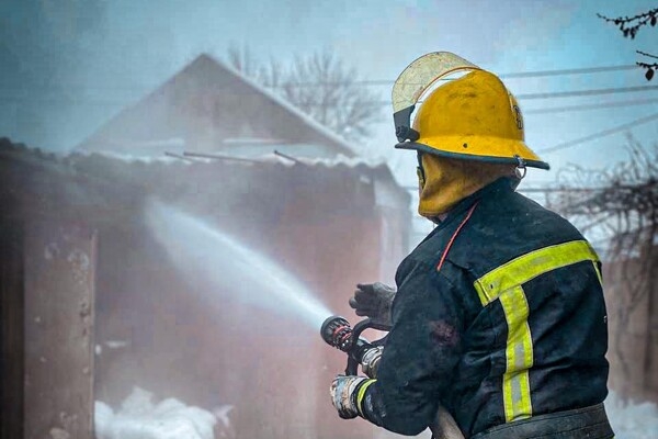 В Одесской области горели жилой дом и аптека: пожарные спасли двух младенцев