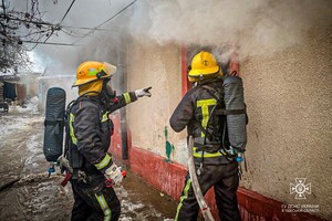 В Одесской области горели жилой дом и аптека: пожарные спасли двух младенцев