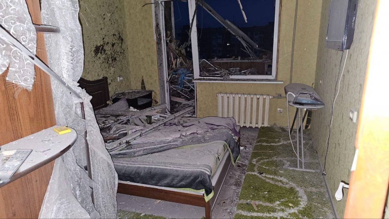 Окупанти вдарили по центру Херсона: пошкоджено багатоповерхівку та медзаклади (фото)