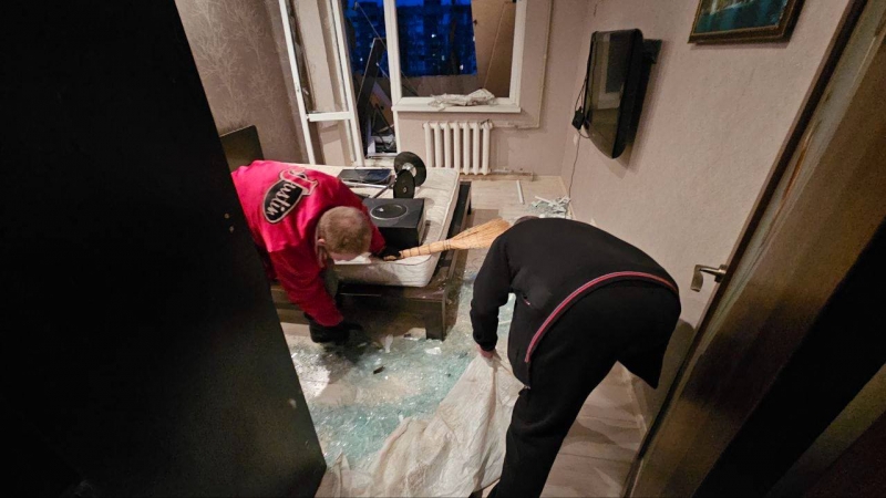 Окупанти вдарили по центру Херсона: пошкоджено багатоповерхівку та медзаклади (фото)