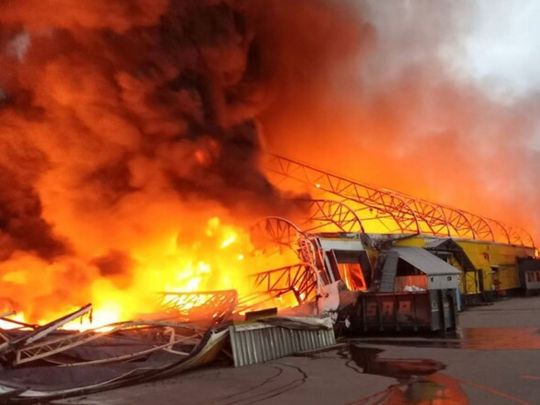 Допомагали &laquo;грітися&raquo;: у&nbsp;москві та&nbsp;підмосков&rsquo;ї сталися масштабні пожежі (відео)