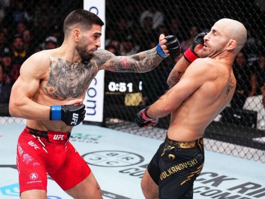Непереможний Топурія сенсаційно нокаутував Волкановські в&nbsp;бою за&nbsp;титул UFC (відео)