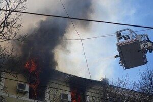 На Канатной в Одессе вспыхнул пожар в доме: погиб спасатель