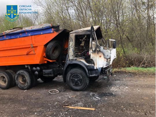 Вранці росіяни дроном атакували цивільну автівку на Сумщині, загинув водій