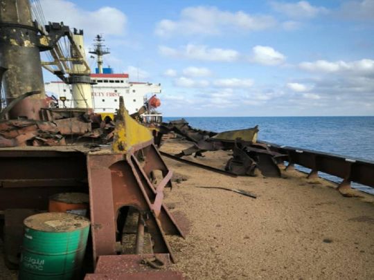 «Очікуємо на реакцію світу»: росіяни обстріляли в Чорному морі судно із зерном для Єгипту (фото)