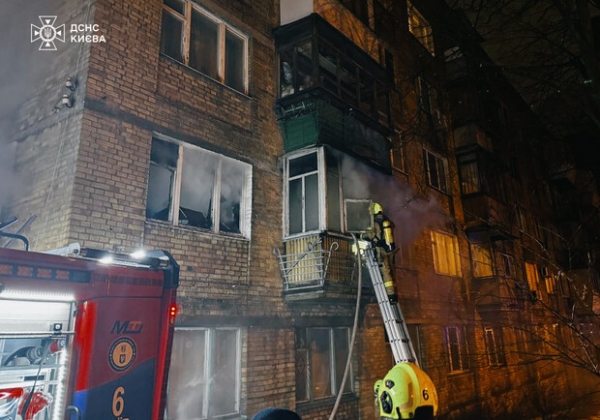 В Шевченковском районе Киева горела квартира: жителей эвакуировали