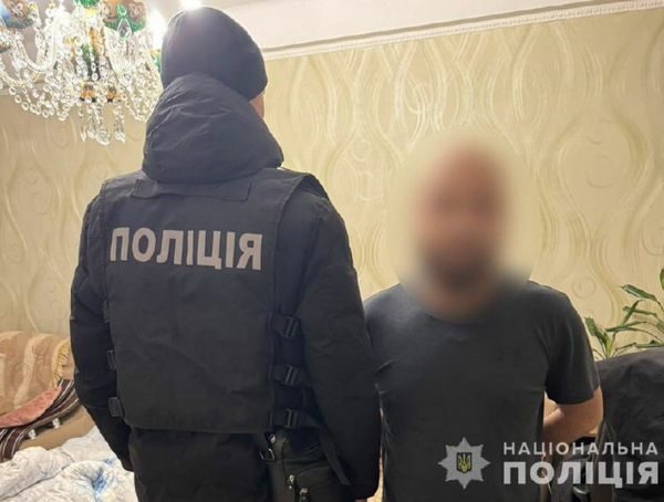 Прикидались бійцями Інтернаціонального легіону та&nbsp;обкрадали житло заможних киян: у&nbsp;Києві затримали банду &laquo;домушників&raquo;