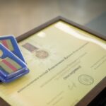 В Одессе родным погибших от ракетного удара полицейских вручили награды Президента Украины