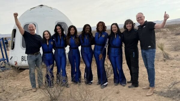 Женский экипаж Blue Origin благополучно вернулся на Землю
