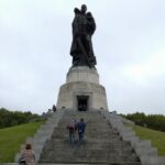 У Берліні на розпіареному пропагандою СРСР меморіалі в Трептов-парку полеглим радянським воїнам… немає жодного імені загиблого радянського солдата
