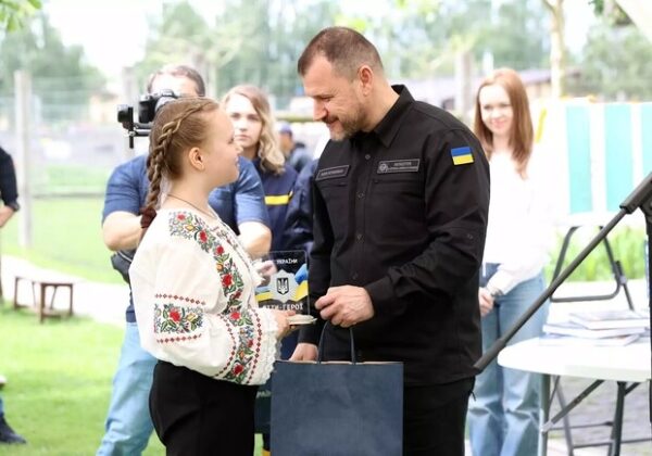 10-летняя Дарья спасла маму во время обстрела Одессы: история маленькой героини 10-летняя Дарья спасла маму во время обстрела Одессы: история маленькой героини